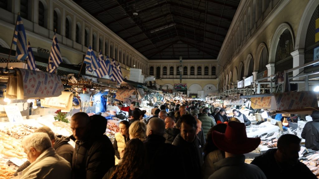 Καθαρά Δευτέρα 2026: Ανοιχτή το βράδυ της Κυριακής η Βαρβάκειος για τα ψώνια της τελευταίας στιγμής (εικόνα)