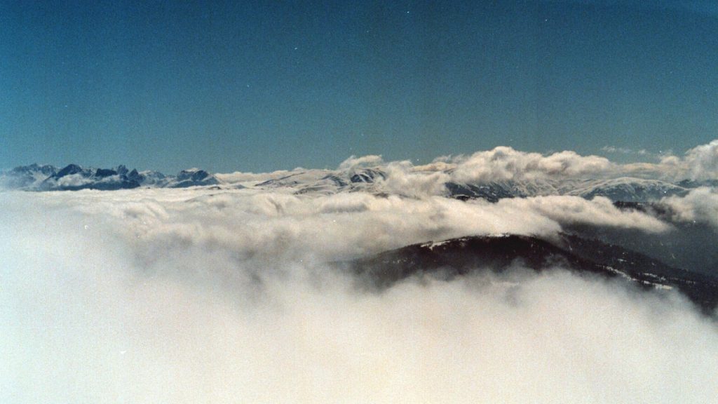 Συνεχίζονται οι έρευνες για τον εντοπισμό του 74χρονου στο Βελούχι – Αισθάνθηκε αδιαθεσία και σταμάτησε την ανάβαση