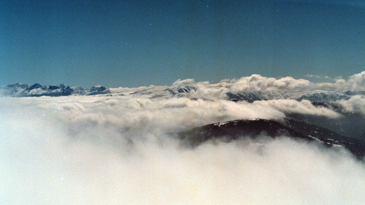 Συνεχίζονται οι έρευνες για τον εντοπισμό του 74χρονου στο Βελούχι – Αισθάνθηκε αδιαθεσία και σταμάτησε την ανάβαση