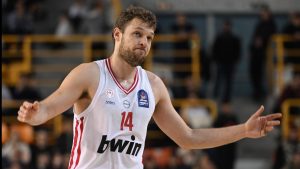 Η αφοπλιστική απάντηση Βεζένκοφ για την μεταγραφή του Χέις-Ντέιβις στον Παναθηναϊκό AKTOR (Βίντεο)