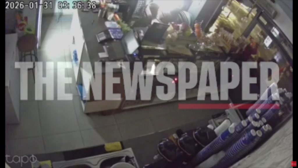 Βόλος: Ληστής «μπούκαρε» σε καφετέρια σπάζοντας την τζαμαρία (Βίντεο)