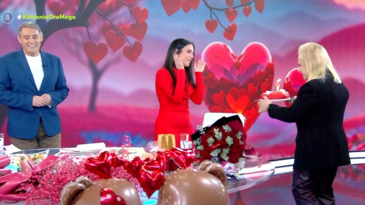 Γενέθλια στο πλατό για την Ανθή Βούλγαρη – Η τούρτα-έκπληξη δια χειρός από την Ματίνα Παγώνη (vid)