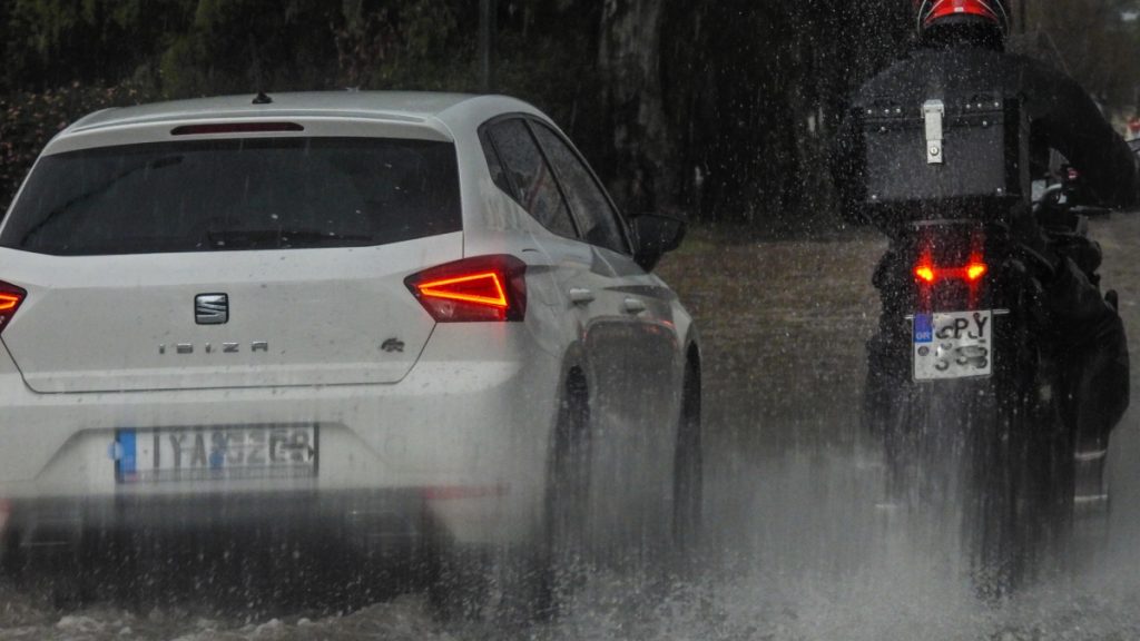 Καιρός: Τι είναι το νέφος cumulonimbus που έφερε χαλαζόπτωση στην Αττική – Η πρόγνωση για την Κυριακή