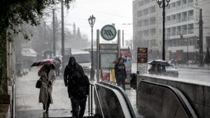 Επικαιροποιήθηκε το έκτακτο δελτίο της ΕΜΥ: Kαταιγίδες, ισχυροί άνεμοι και χαλάζι σαρώνουν τη χώρα – Red code για 9 περιοχές