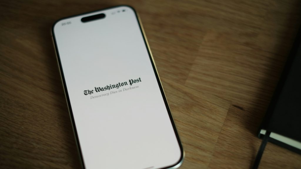 Αποχωρεί ο διευθύνων σύμβουλος της Washington Post μετά τις μαζικές απολύσεις