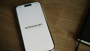 Αποχωρεί ο διευθύνων σύμβουλος της Washington Post μετά τις μαζικές απολύσεις