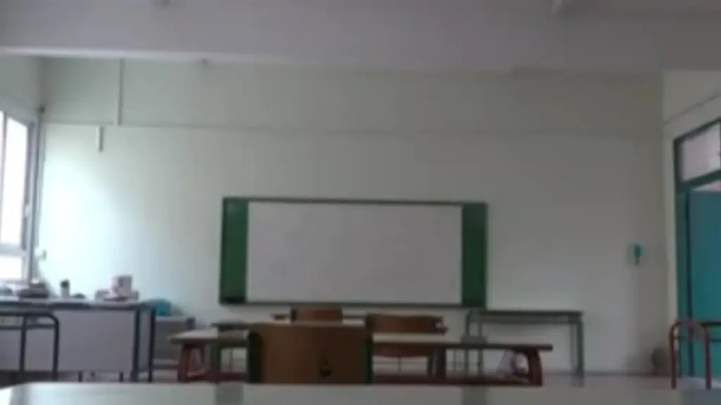 Χαλάνδρι: Διευθύντρια ΕΠΑΛ βάζει μαθητές να… σκάβουν στο προαύλιο για να σβήνει απουσίες