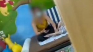 Χαλκίδα: Φυσικοθεραπεύτρια κακοποίησε αγοράκι με εγκεφαλική παράλυση (Βίντεο)