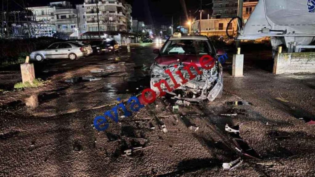 Χαλκίδα: Οδηγός ταξί έχασε τις αισθήσεις του και προσέκρουσε σε κολωνάκια (Βίντεο)