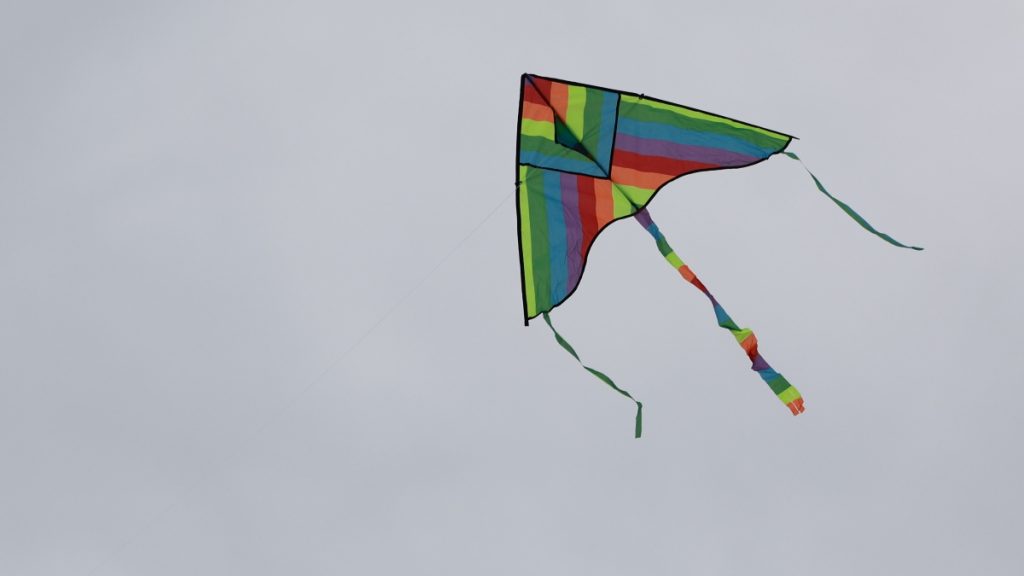 ΑΔΜΗΕ: Προσοχή στο πέταγμα του χαρταετού – Τι πρέπει να κάνουμε αν μπλεχτεί σε καλώδια