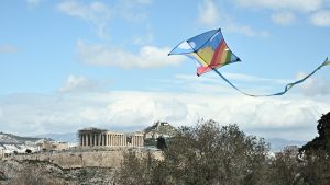 Καιρός – Καθαρά Δευτέρα: Δυνατοί άνεμοι και μικρή άνοδος της θερμοκρασίας – Ιδανικό το πέταγμα χαρταετού