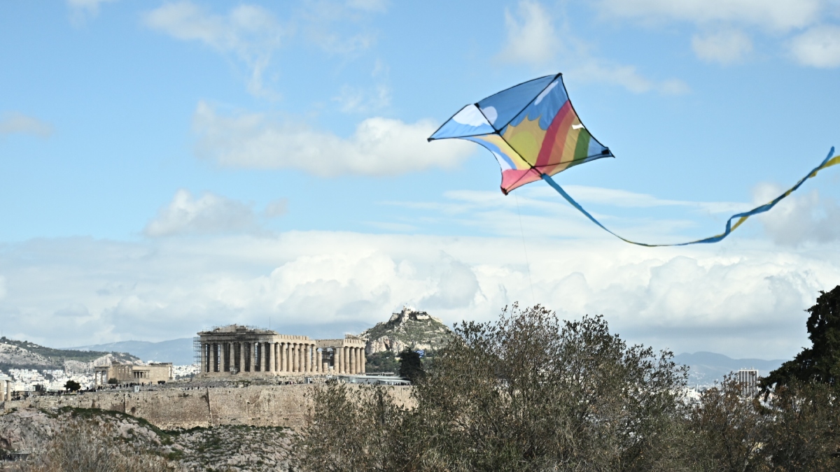 Καιρός – Καθαρά Δευτέρα: Δυνατοί άνεμοι και μικρή άνοδος της θερμοκρασίας – Ιδανικό το πέταγμα χαρταετού