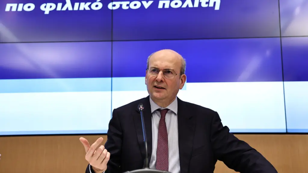 Κωστής Χατζηδάκης: “Η αντιπολίτευση υπόσχεται λεφτόδεντρα, εμείς προχωράμε με σχέδιο μπροστά”