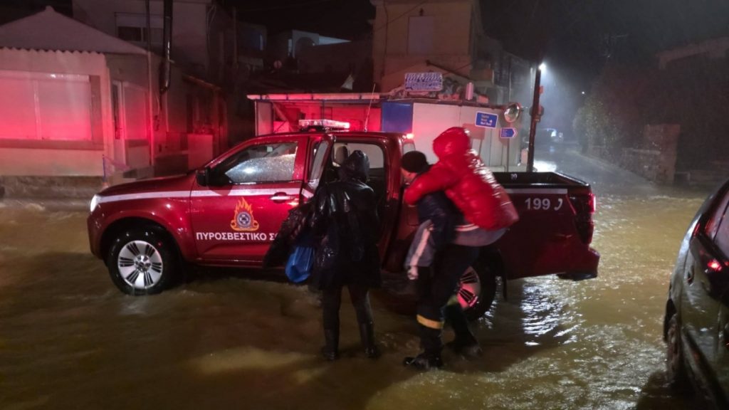 Εικόνες καταστροφής σε Ηλεία, Ήπειρο, Κρήτη και Χίο από την κακοκαιρία (φωτογραφίες+βίντεο)