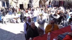 Χίος: Σάλος με το αποκριάτικο black humor στα Μεστά για τους 15 νεκρούς μετανάστες – «Μόνο ντροπή» (Βίντεο)