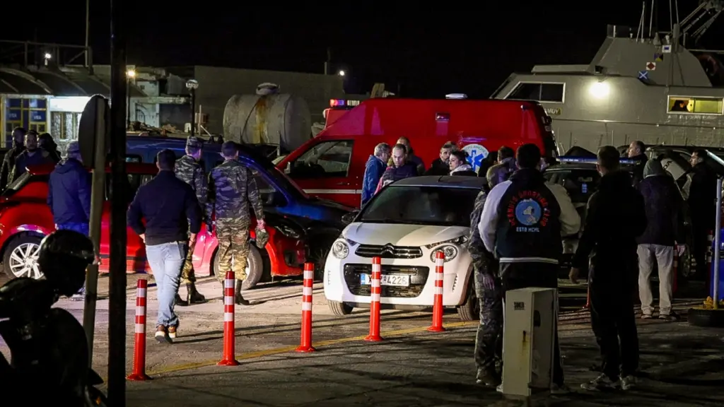 “Παγώνουν” το αίμα οι μαρτυρίες για την τραγωδία στη Χίο – “Έμοιαζαν με χτυπήματα από πολύνεκρο τροχαίο, οι σακούλες με τους νεκρούς έσταζαν αίμα”