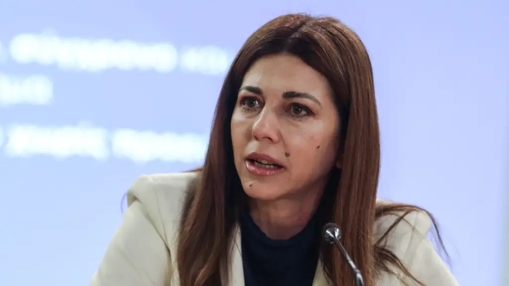 Ζαχαράκη: “Ανεκτίμητη η συμβολή της ελληνικής γλώσσας στην παγκόσμια πολιτιστική κληρονομιά”