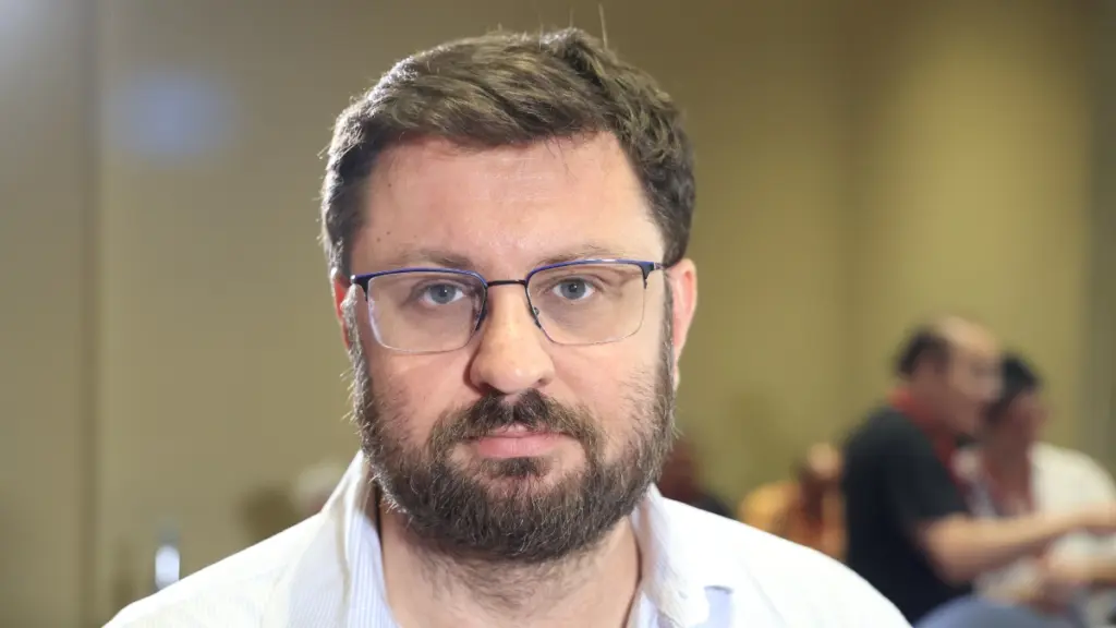 Επίθεση Ζαχαριάδη σε Μαρινάκη για επεισόδιο με δημοσιογράφο: “Πρόκειται για τραμπισμό υψηλών προδιαγραφών”
