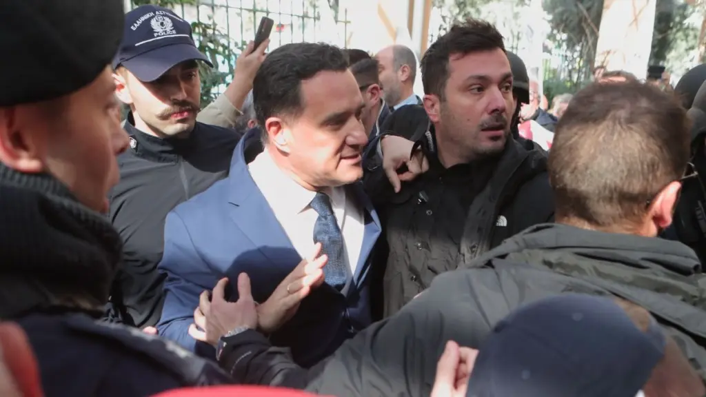 Γεωργιάδης για τα επεισόδια στη Νίκαια: “100% θα με έδερναν αν δεν ήταν η ΕΛΑΣ, με χτύπησαν στο χέρι και με έφτυσαν”
