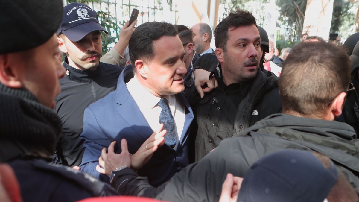 Γεωργιάδης για τα επεισόδια στη Νίκαια: “100% θα με έδερναν αν δεν ήταν η ΕΛΑΣ, με χτύπησαν στο χέρι και με έφτυσαν”