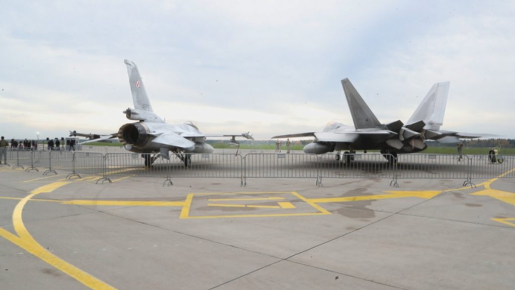 Κλιμακώνεται η ένταση ανάμεσα σε ΗΠΑ και Ιράν: Μαχητικά F-22 και τεράστια ανεφοδιαστικά στο Ισραήλ