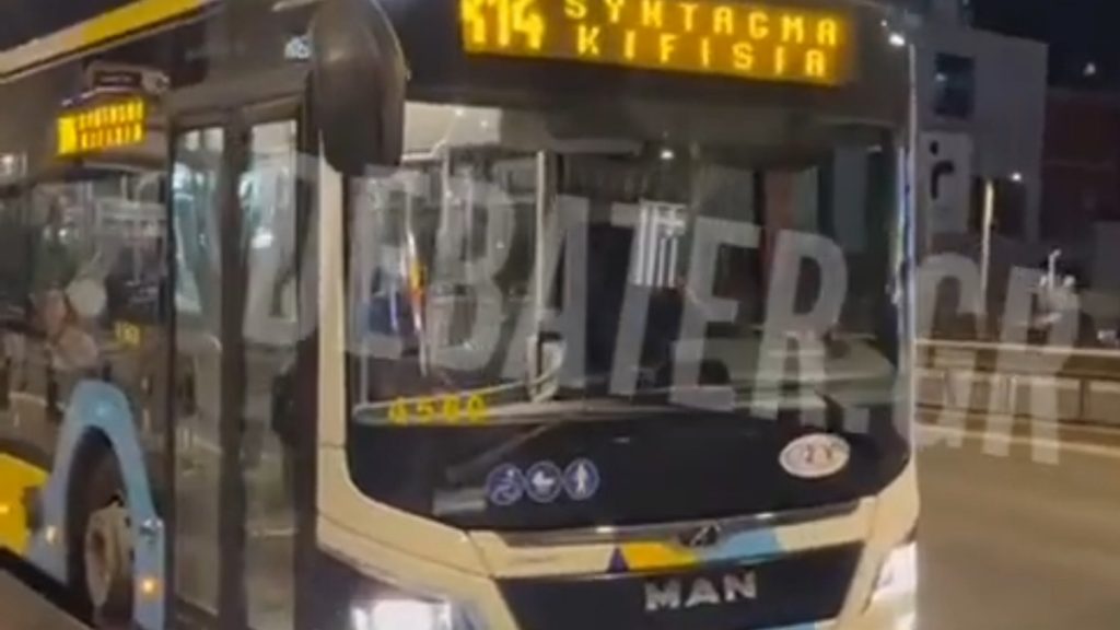 25η Μαρτίου: Σημαιοστολίστηκαν τα λεωφορεία της Αθήνας