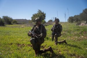 «Να προσέχεις και χτύπα σκληρά» – Η συνομιλία πιλότων των ΗΠΑ και Ισραήλ κατά τη διάρκεια των επιθέσεων στο Ιράν (Βίντεο)