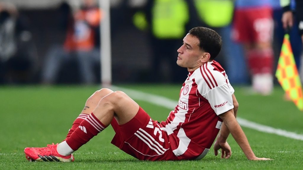 Σαντιάγκο Έσε: Αποχώρησε με ενοχλήσεις στο Ολυμπιακός-ΠΑΟΚ