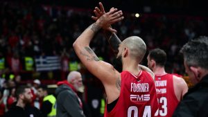 Ολυμπιακός – Φενέρμπαχτσε: Τα «όργια» του Φουρνιέ και το «Σ’ αγαπώ» του Μπαρτζώκα στον Μπόλτνγουιν