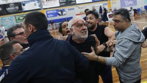 Αμύντας – Ανόρθωση Βόλου 92-87: Σύρραξη μεταξύ οπαδών μετά την λήξη του αγώνα μπάσκετ γυναικών