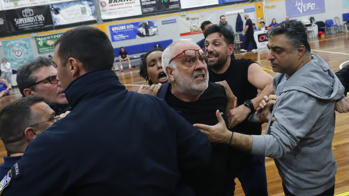 Αμύντας – Ανόρθωση Βόλου 92-87: Σύρραξη μεταξύ οπαδών μετά την λήξη του αγώνα μπάσκετ γυναικών