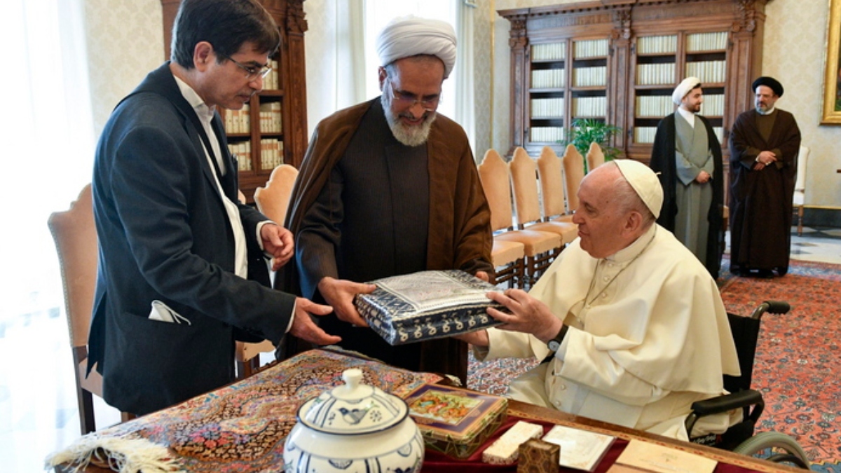 Ιράν: Ο Αλιρεζά Αραφί προσωρινός διάδοχος του Αλί Χαμενεΐ