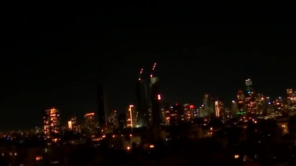 Νέο κύμα επιθέσεων προς το Ισραήλ – Εκρήξεις σε Ντουμπάι, Αμπού Ντάμπι, Ντόχα – Βομβαρδισμοί και στον Λίβανο