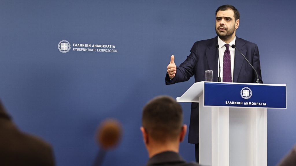 LIVE η ενημέρωση των πολιτικών συντακτών από τον Παύλο Μαρινάκη