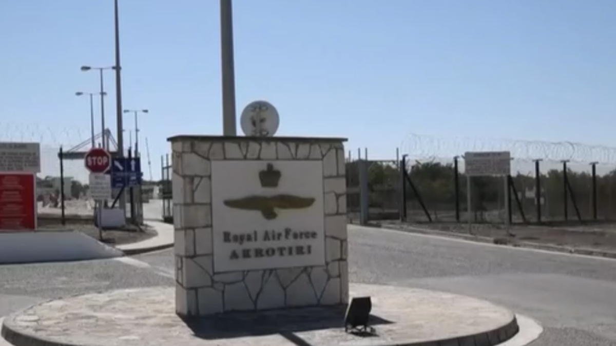 Κύπρος: Ήχησαν σειρήνες στο Ακρωτήρι – «Υπάρχει σε εξέλιξη απειλή ασφάλειας»