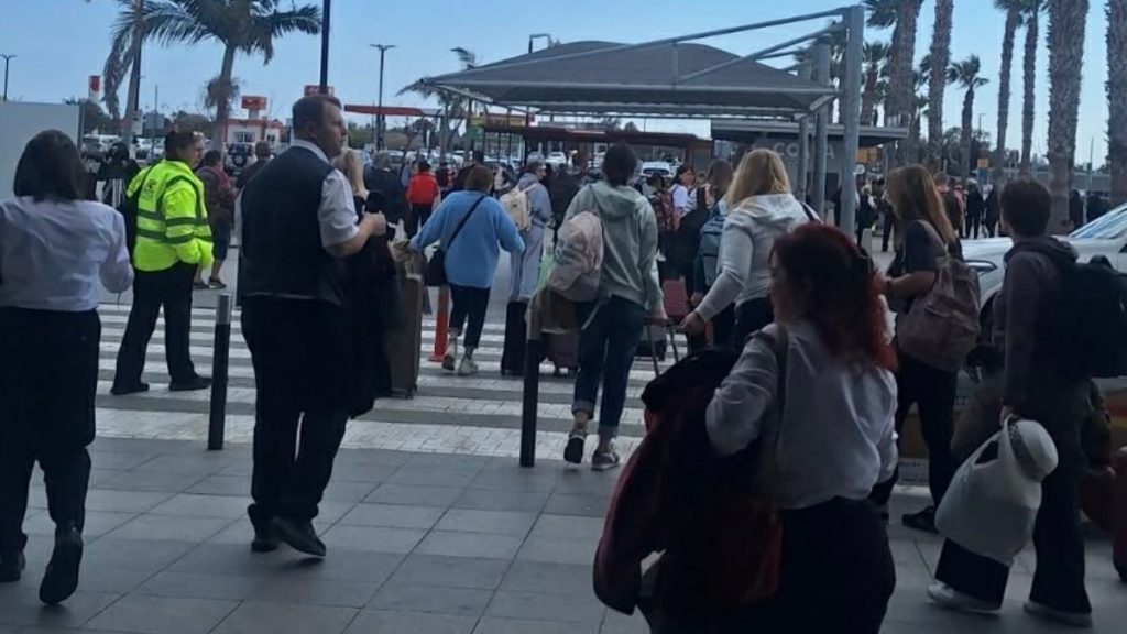 Κύπρος: “Αναχαιτίστηκαν 2 drones” – Εκκενώθηκαν το αεροδρόμιο της Πάφου και οι βρετανικές βάσεις (βίντεο)