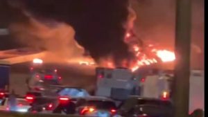 Ιρανικό χτύπημα στην πρεσβεία των ΗΠΑ στο Ριάντ, για αντίποινα μιλά ο Τραμπ – Στέιτ Ντιπάρτμεντ: “Φύγετε τώρα από τη Μέση Ανατολή”