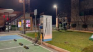 Μαρούσι: Πήγαν να κλέψουν φορτιστή ηλεκτρικών αυτοκινήτων και έπαθαν… ηλεκτροπληξία