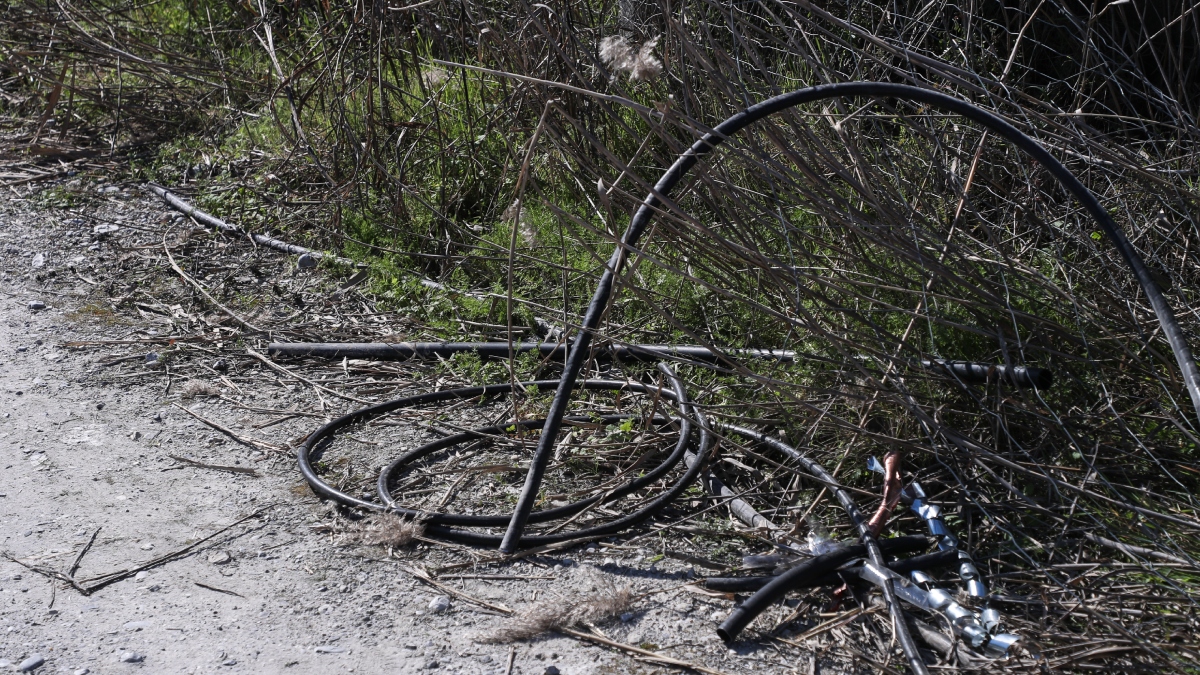 Θεσσαλονίκη: Χειροπέδες σε 40χρονο που αφαίρεσε 70 κιλά καλώδια χαλκού από εγκαταστάσεις του ΟΣΕ