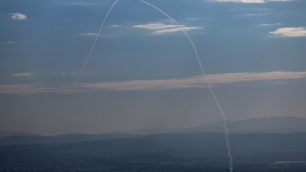 Το Ιράν εκτόξευσε νέο βαλλιστικό πύραυλο κατά του Ισραήλ – Ο IDF μπήκε στον Λίβανο, νέα πλήγματα στην Τεχεράνη