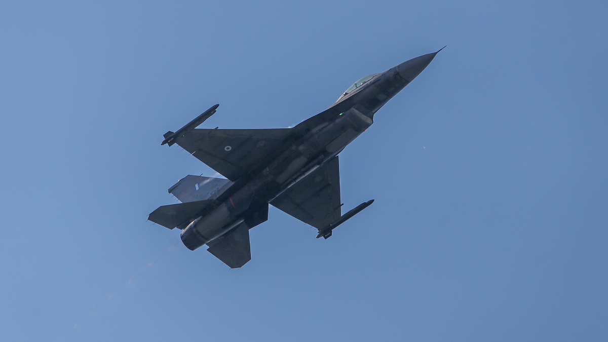 Συναγερμός στην Κύπρο για ύποπτο drone, απογειώθηκαν τα ελληνικά F-16 – Πτήση επέστρεψε στην Αθήνα (βίντεο)