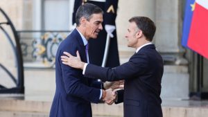 Στήριξη Μακρόν σε Σάντσεθ μετά τις απειλές Τραμπ εναντίον της Ισπανίας