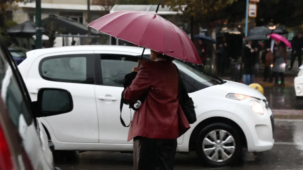 Άστατος ο καιρός σήμερα με τοπικές βροχές – Πού θα εκδηλωθούν καταιγίδες