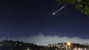 Εκρήξεις στην Ιερουσαλήμ μετά τις πυραυλικές επιθέσεις του Ιράν – Οι IDF σφυροκοπούν Τεχεράνη και Βηρυτό