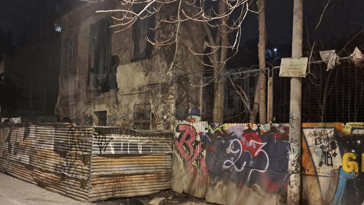 Θρίλερ στο Μεταξουργείο: Από αυτό το κτίριο ανασύρθηκε η απανθρακωμένη γυναίκα (Φωτογραφίες)