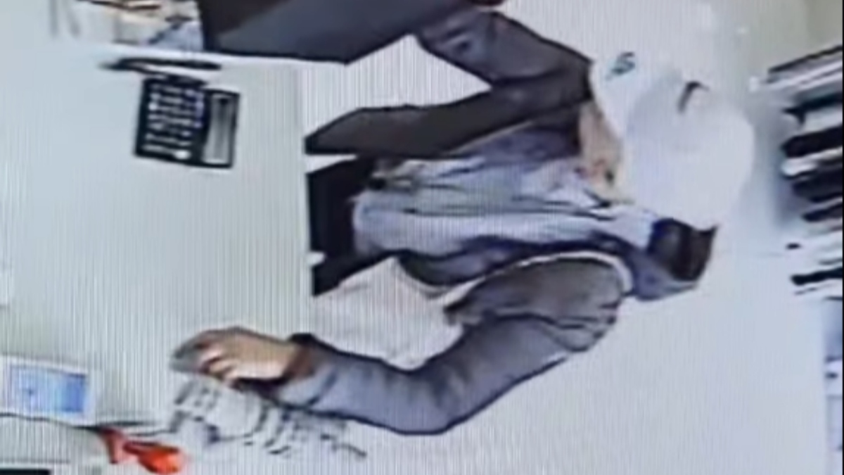 Ρόδος: Μπήκε σε κατάστημα, ψώνισε και φεύγοντας έκλεψε βραχιολάκια (βίντεο)