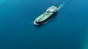 Το Ιράν λέει ότι χτύπησε αμερικανικό τάνκερ στον Περσικό – Νέες απειλές Αραγτσί στις ΗΠΑ μετά τη βύθιση της φρεγάτας