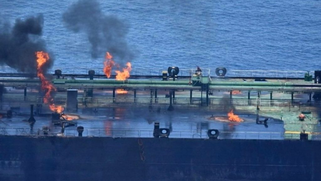 Το Ιράν λέει ότι χτύπησε αμερικανικό τάνκερ στον Περσικό – Οι ΗΠΑ στηρίζουν Ισραήλ: “Συνεχίστε, μαζί σας μέχρι τέλους”