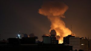 Ομοβροντία επιθέσεων από το Ιράν στο Ισραήλ και στις χώρες του Κόλπου – Ισραηλινά πλήγματα σε Τεχεράνη, Βηρυττό