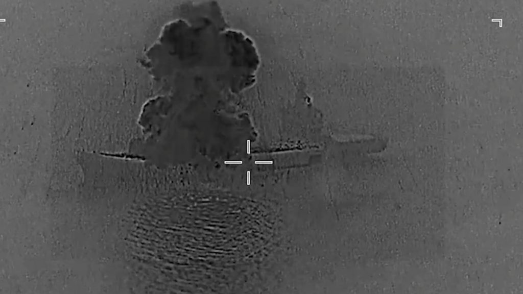 Οι ΗΠΑ βύθισαν ιρανικό αεροπλανοφόρο μεταφοράς drones – “Έχουμε καταστρέψει πάνω από 30 πλοία” (βίντεο)